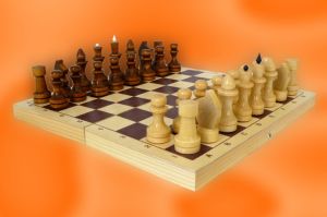 Шахматы обиходные лакированные с доской 290*145*38